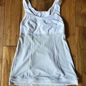 Women’s Lululemon workout top
